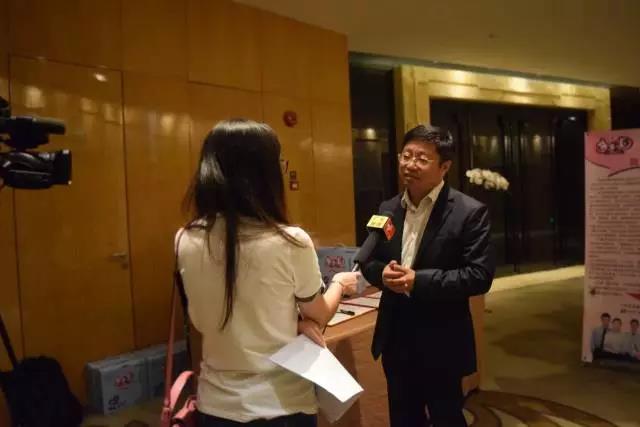 7月30日，《如何用投資人的眼光打造企業(yè)》高峰會暨邦盟匯駿與多多爽上市合作簽約儀式圓滿成功！